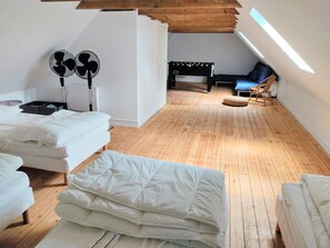 6 habitaciones, tabla de planchar con plancha y wifi gratis