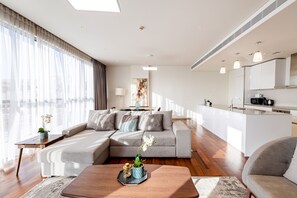 Living area - Perfect For families City Walk Bldg 9 (Dubai)