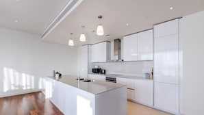 DHH - Huge 3 Beds Perfect For Families City Walk B9 | 전용 주방 | 냉장고, 전자레인지, 쿡탑, 식기 세척기