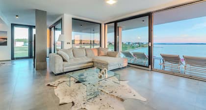 Jimmys Beach Privlaka: Penthouse dream, right by the sea and heated pool