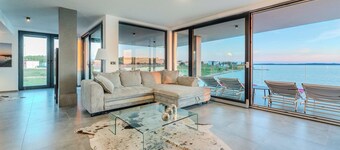 Jimmys Beach Privlaka: Penthouse dream, right by the sea and heated pool