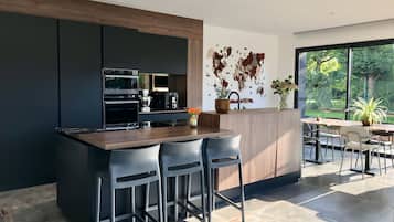 Petit déjeuner complet compris tous les jours