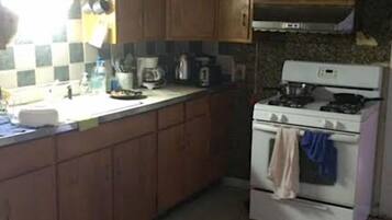 House, Multiple Beds | Private kitchen | Fridge, microwave, oven, stovetop