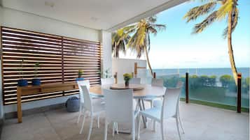Luxury Villa | Outdoor dining