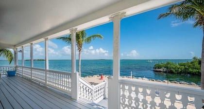 Castaway To Sugarloaf Key Waterfront—Bring Your Boat—Corner Lot