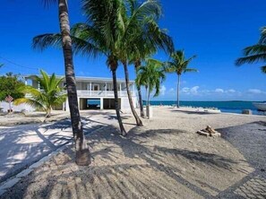 Una playa cerca, toallas de playa