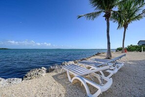 Beach nearby, beach towels - Castaway To Sugarloaf Key Waterfront—Bring Your Boat—Corner Lot (Upper Sugarloaf Key)