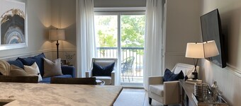 Steps away from Jordan Hare Stadium, Auburn Arena & downtown Auburn!!