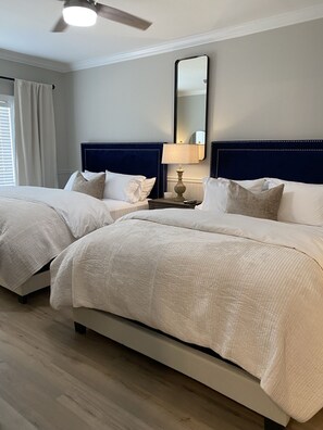 1 bedroom, iron/ironing board, free WiFi, bed sheets - Steps away from Jordan Hare Stadium, Auburn Arena & downtown Auburn!! (Auburn)