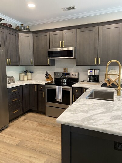 Steps away from Jordan Hare Stadium, Auburn Arena & downtown Auburn!!