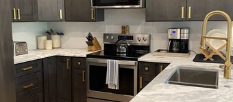 Steps away from Jordan Hare Stadium, Auburn Arena & downtown Auburn!!