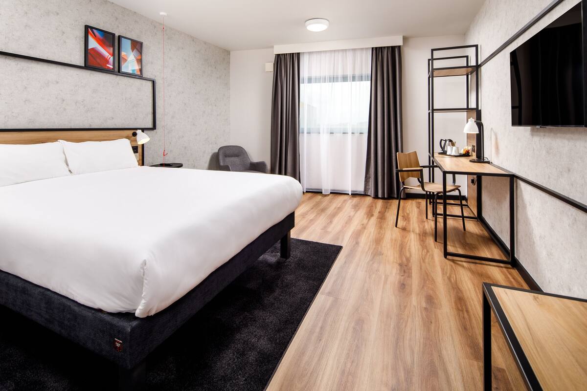 Superior Room, 1 King Bed with Sofa bed | Desk, laptop workspace, free WiFi, bed sheets