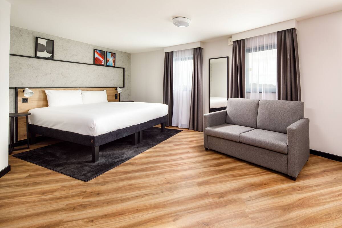 Superior Room, 1 King Bed with Sofa bed | Desk, laptop workspace, free WiFi, bed sheets