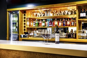 2 bars/lounges - Ibis London Heathrow Terminal 5 (Slough)