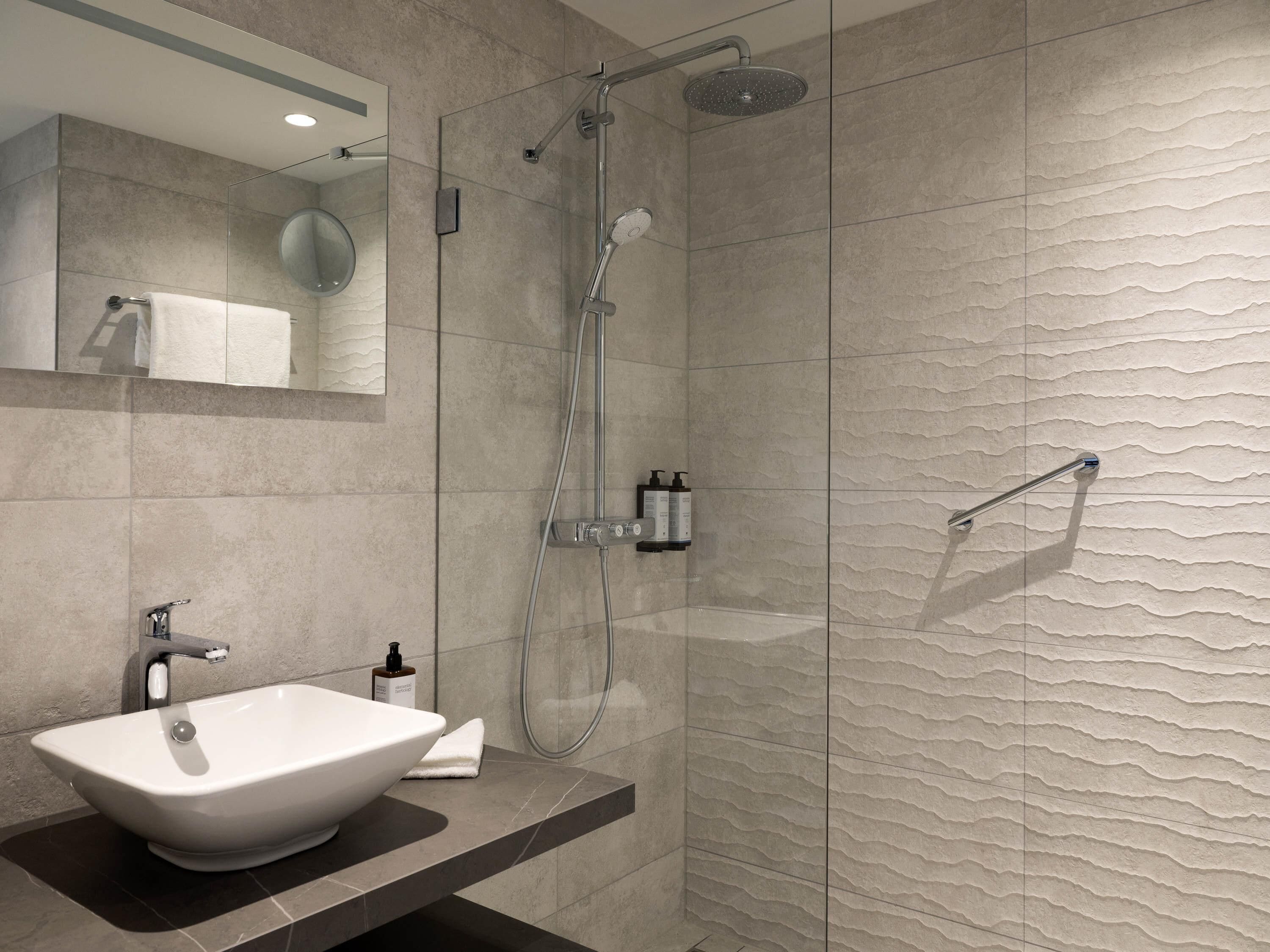 minibar, in-room safe, desk, laptop workspace