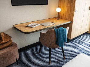 Superior driepersoonskamer, 3 eenpersoonsbedden | Een minibar, een kluis op de kamer, een bureau, een laptopwerkplek