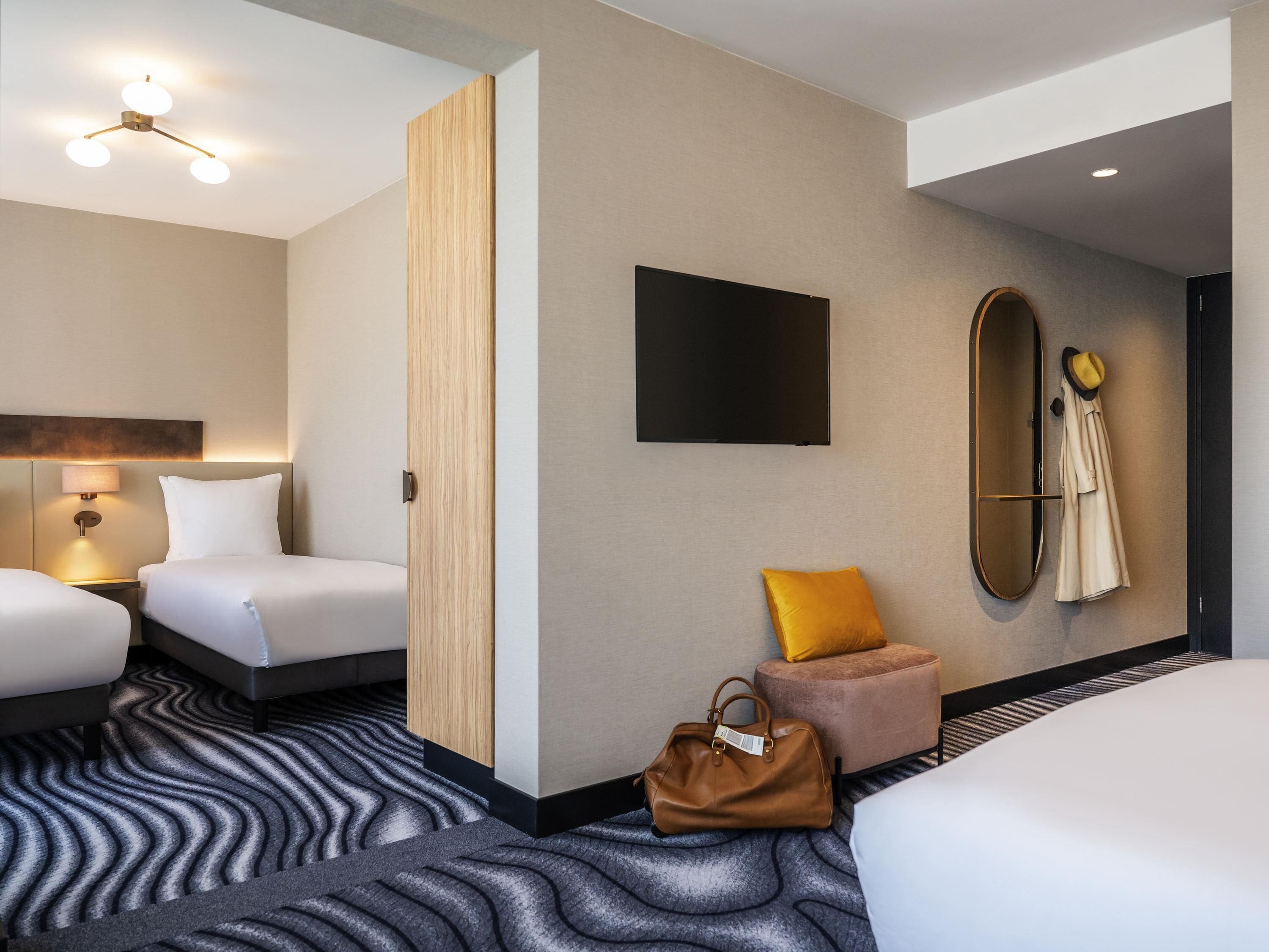 Superior-rum - flera sängar | Minibar, värdeförvaringsskåp på rummet och skrivbord