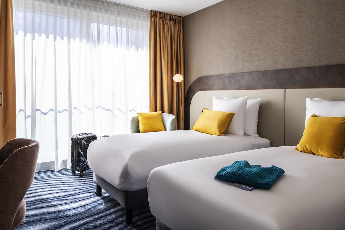 Standard Room, 2 Single Beds | Minibar, in-room safe, desk, laptop workspace