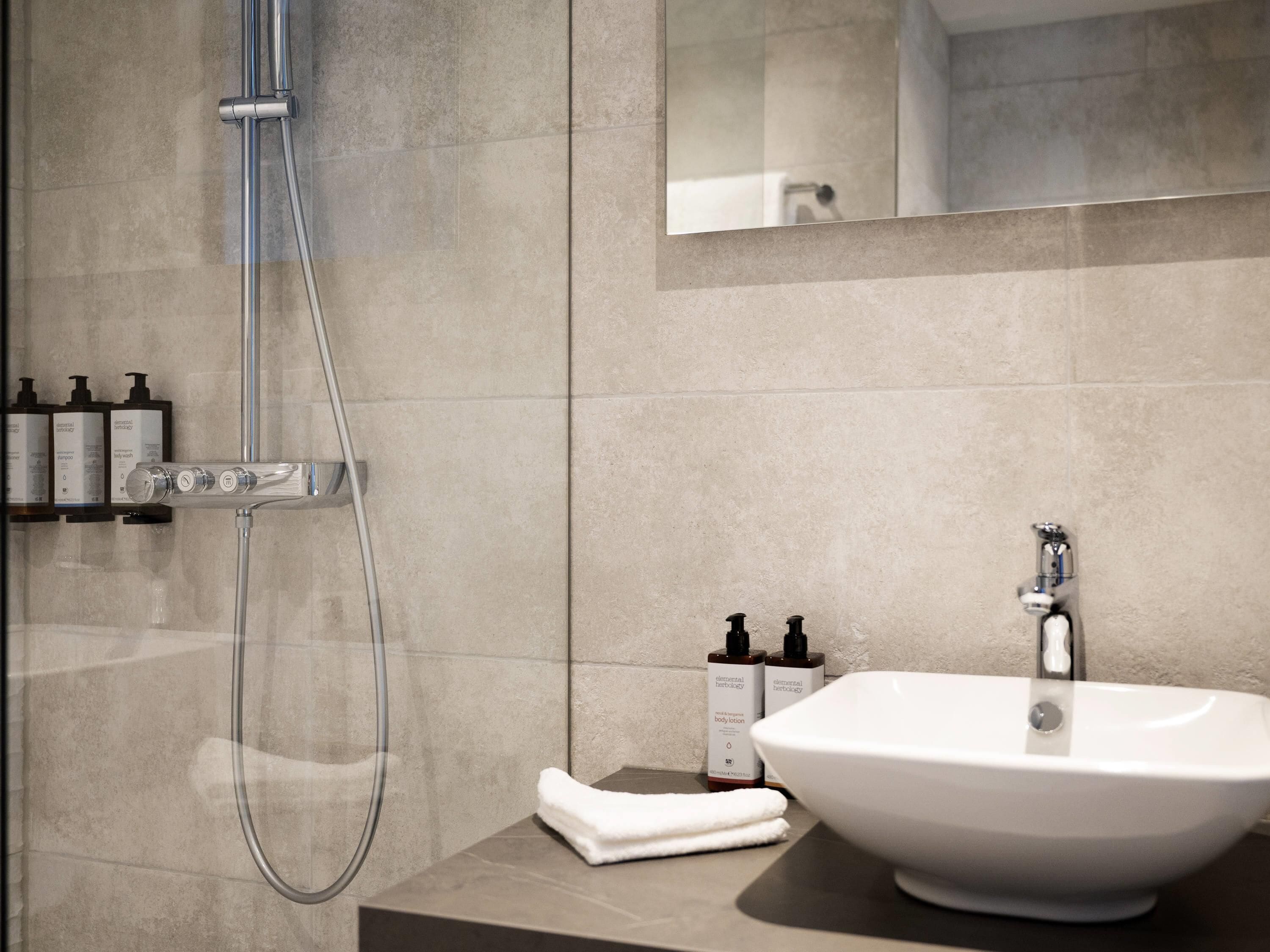 superior room, 1 double bed | minibar, in-room safe, desk, laptop workspace