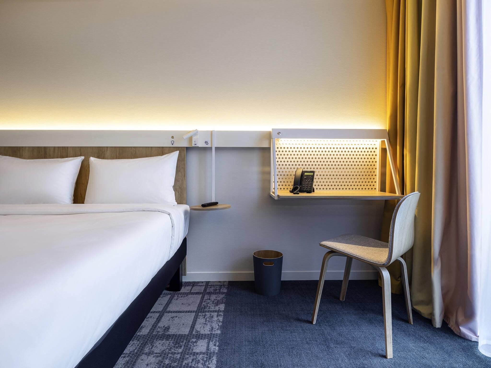 Standard Room, 1 Double Bed | Minibar, in-room safe, desk, laptop workspace