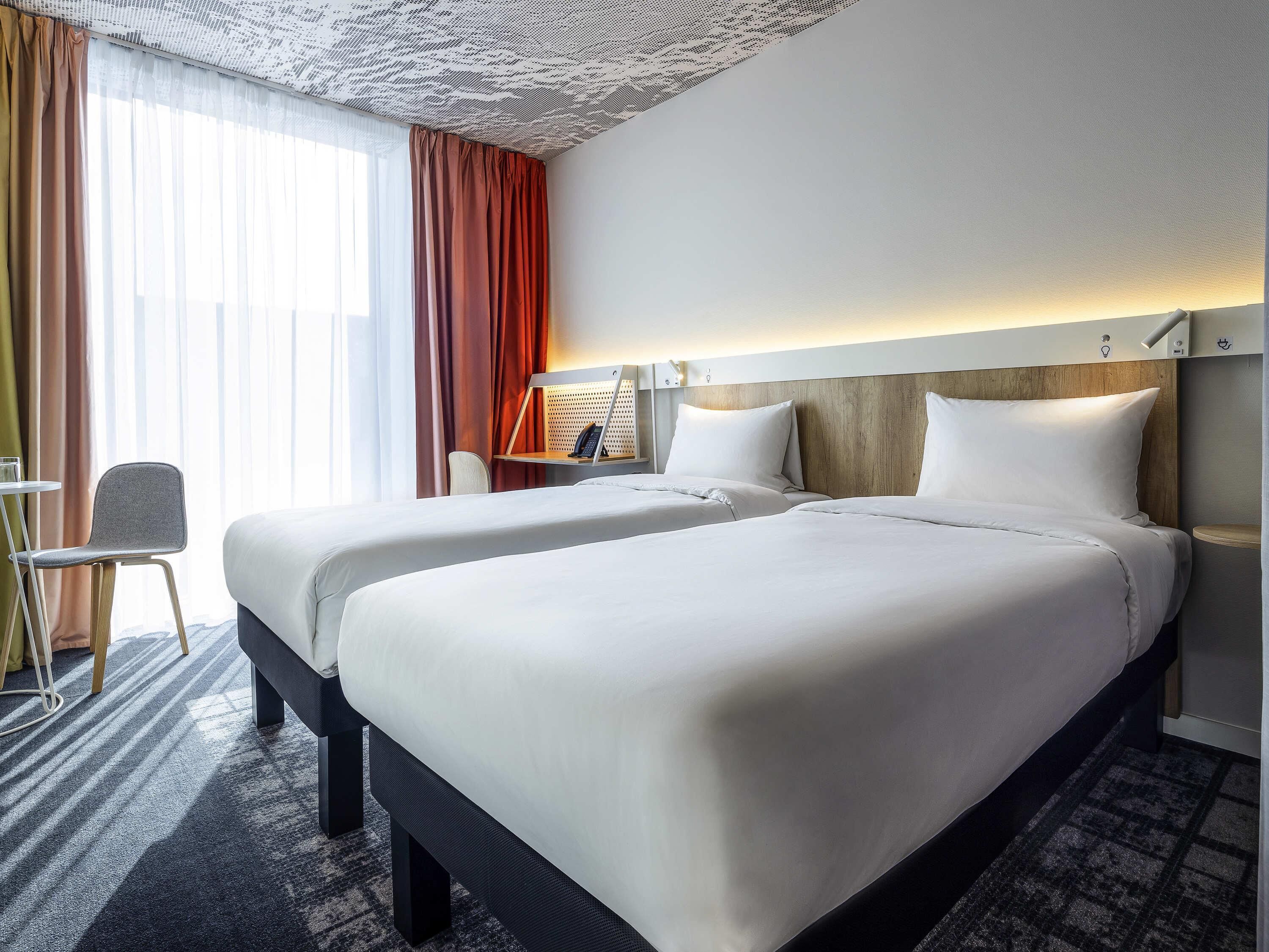 Standard Room, 2 Twin Beds | Minibar, in-room safe, desk, laptop workspace