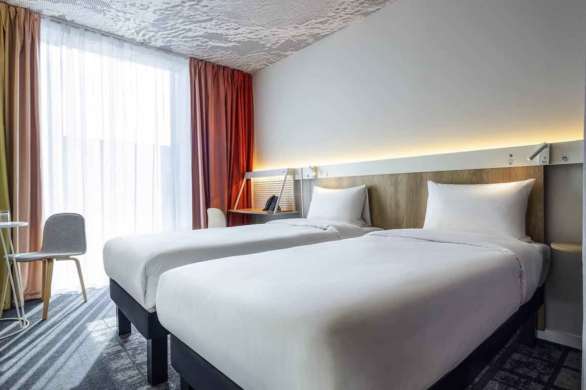 Standardzimmer, 2Â Einzelbetten | Minibar, Zimmersafe, Schreibtisch, laptopgeeigneter Arbeitsplatz