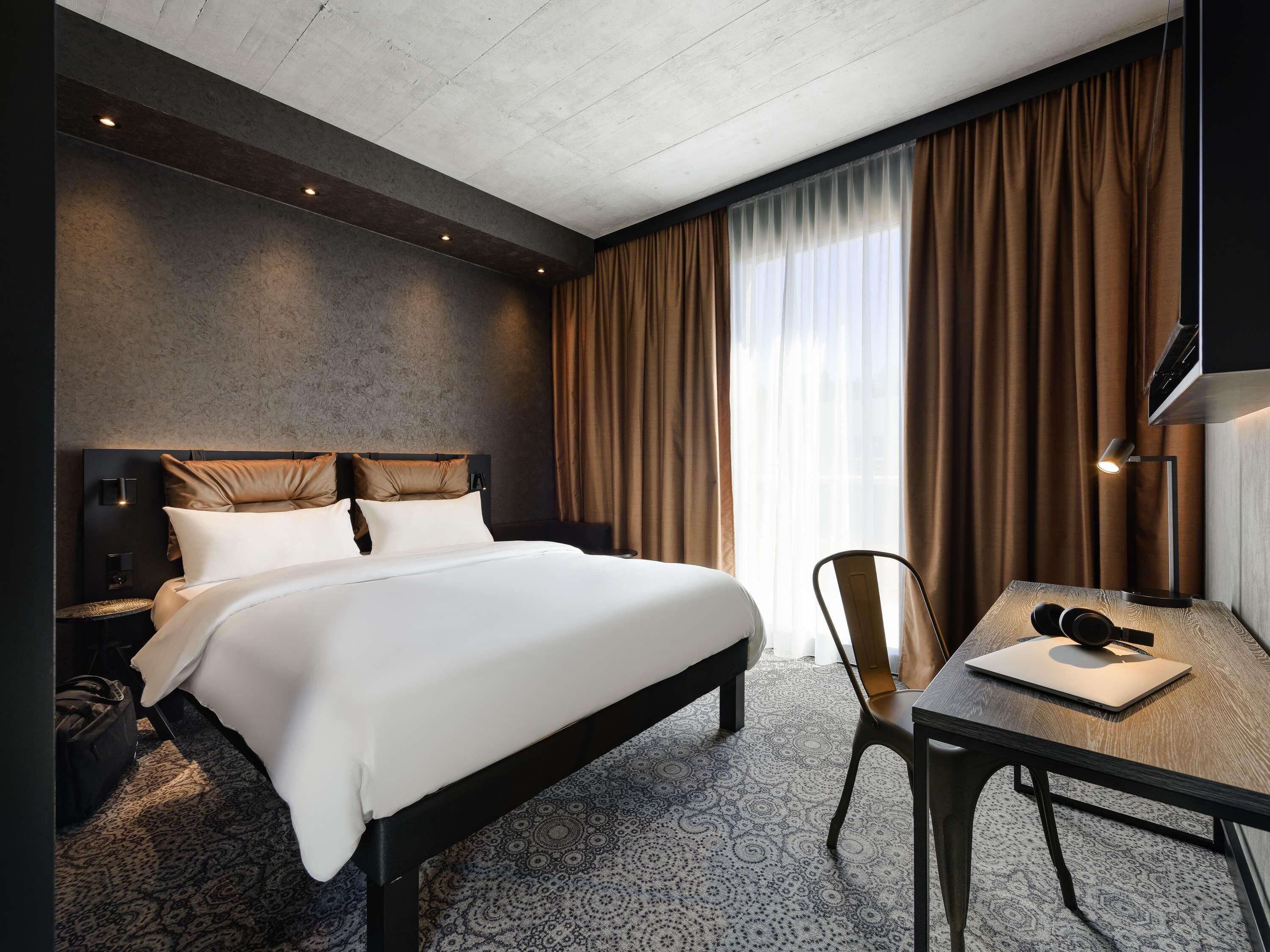 In-room safe, desk, laptop workspace, soundproofing