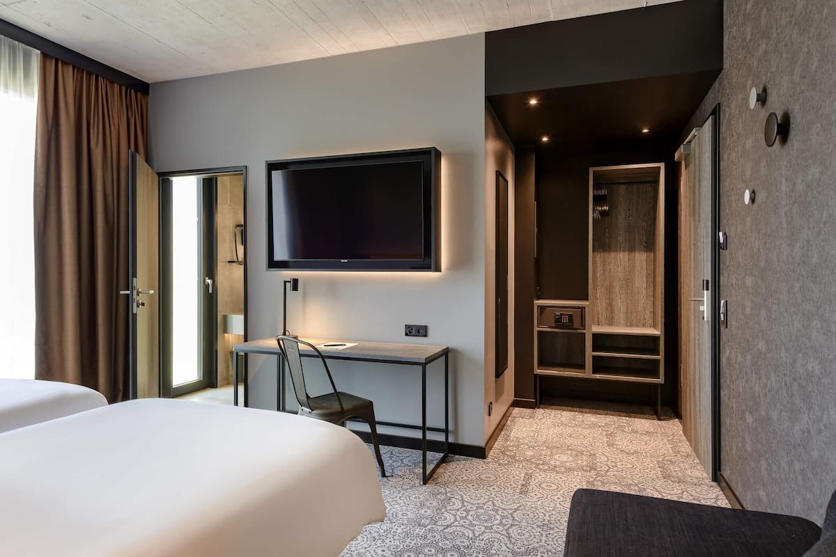 Coffres-forts dans les chambres, bureau