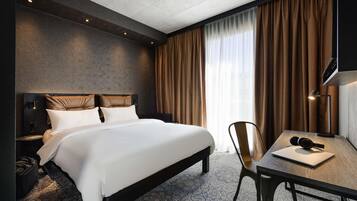 In-room safe, desk, laptop workspace, soundproofing
