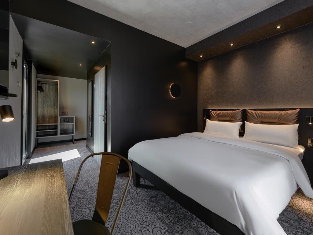 Habitación estándar, 1 cama matrimonial | Caja de seguridad en la habitación y escritorio 
