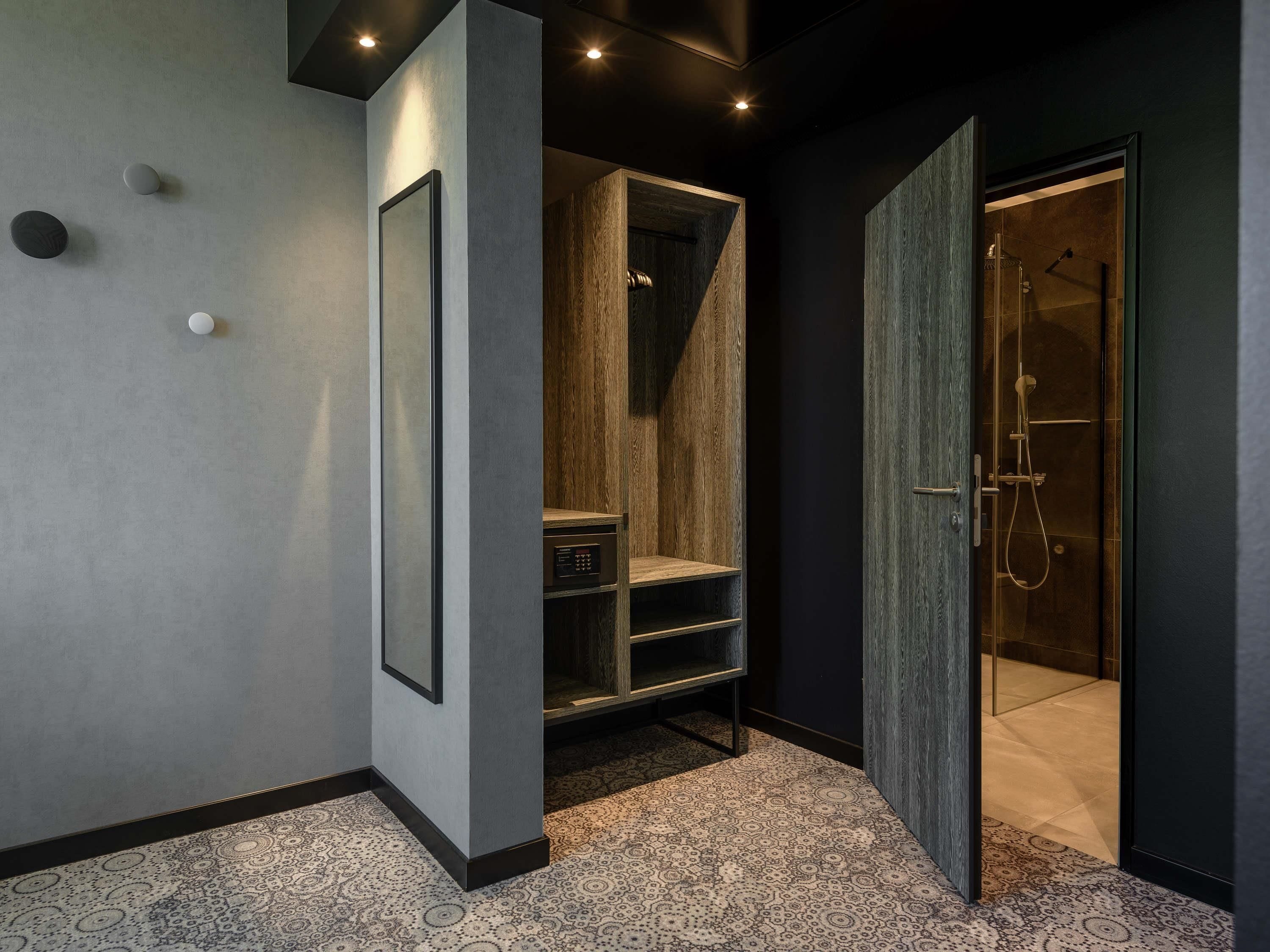 Coffres-forts dans les chambres, bureau