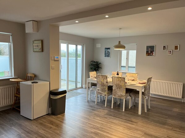 Cottage | Dining