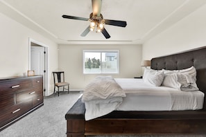 5 多间卧室、办公桌、熨斗/熨衣板、旅行婴儿床