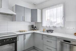 Réfrigérateur, micro-ondes, four, lave-vaisselle