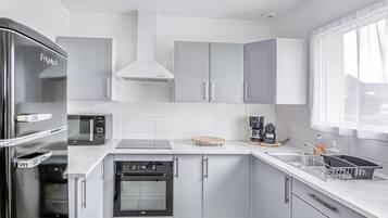 Réfrigérateur, micro-ondes, four, lave-vaisselle