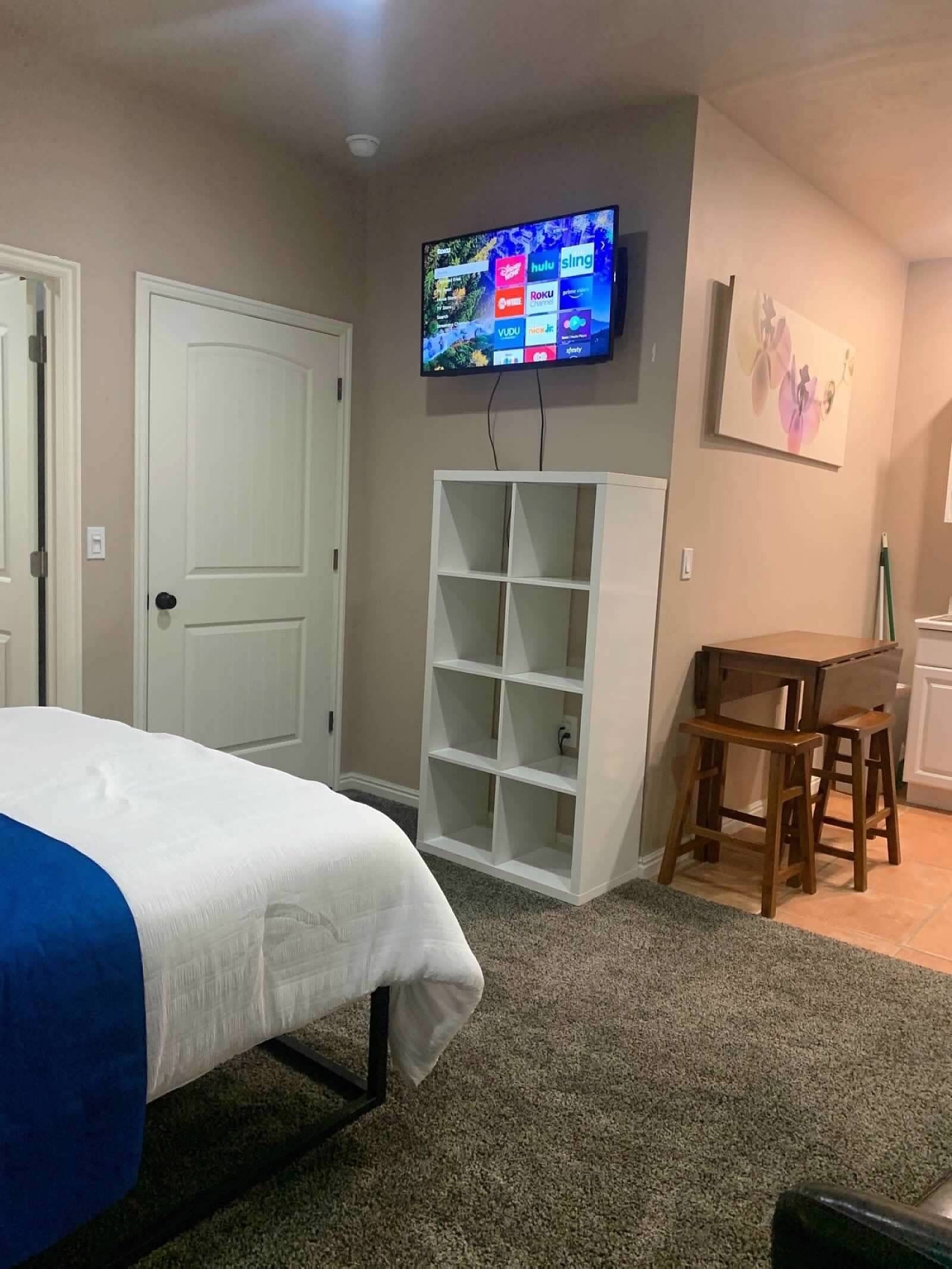 1 habitación, tabla de planchar con plancha, wifi gratis y ropa de cama 