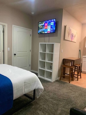 1 habitación, tabla de planchar con plancha, wifi gratis y ropa de cama 