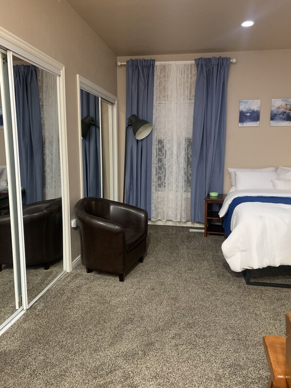 1 bedroom, iron/ironing board, WiFi (free), bed sheets