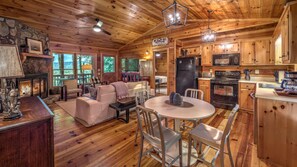 House, 2 Bedrooms, Mountain View | Dining