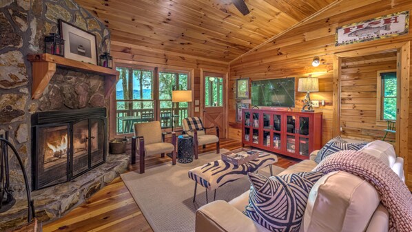 House, 2 Bedrooms, Mountain View | Living room