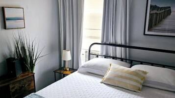 2 slaapkamers, een bureau, een strijkplank/strijkijzer, gratis wifi