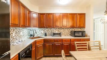 Réfrigérateur, lave-vaisselle, cafetiÚre/bouilloire