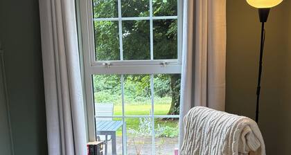 Stylish secluded cottage with beautiful views