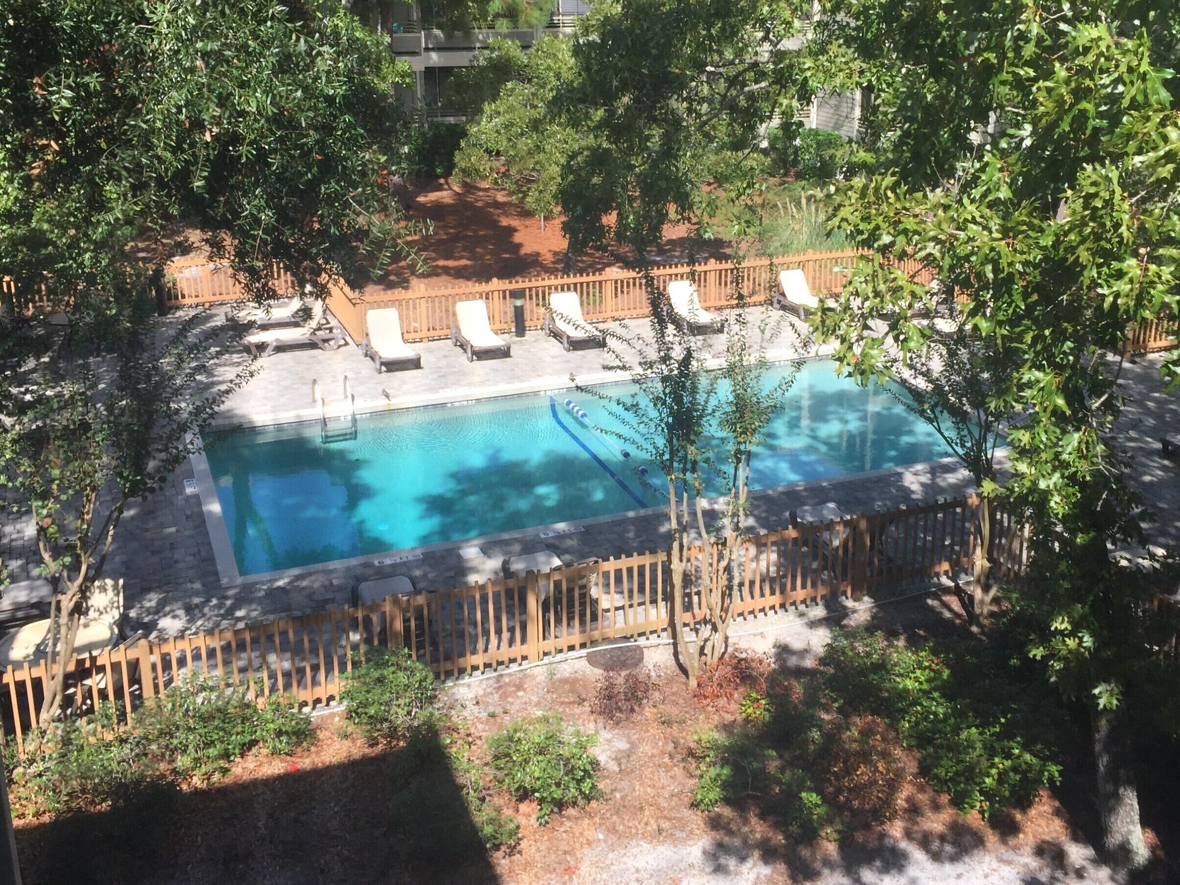 Overlooks Pool!! Beautiful 1BR\/1 1\/2BA condo! Scenic short stroll to the beach!