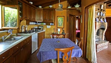 Rumah | Dapur pribadi | Lemari es, oven, kompor, dan mesin pencuci piring