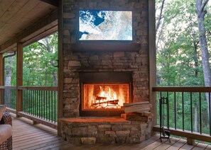 Property grounds - Outdoor Fireplace, S'mores & Mountain Air⎮Game Room⎮Dog Friendly Sleeps 10 (Mineral Bluff)