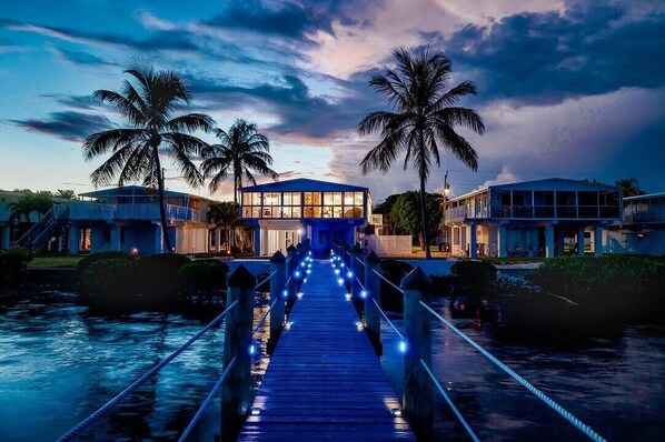 Exterior - Oceanfront BEACH HOUSE with DOCKAGE and BOAT LIFT (Key Largo)