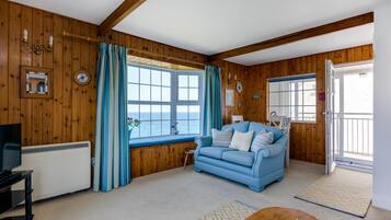 Cottage | Living area