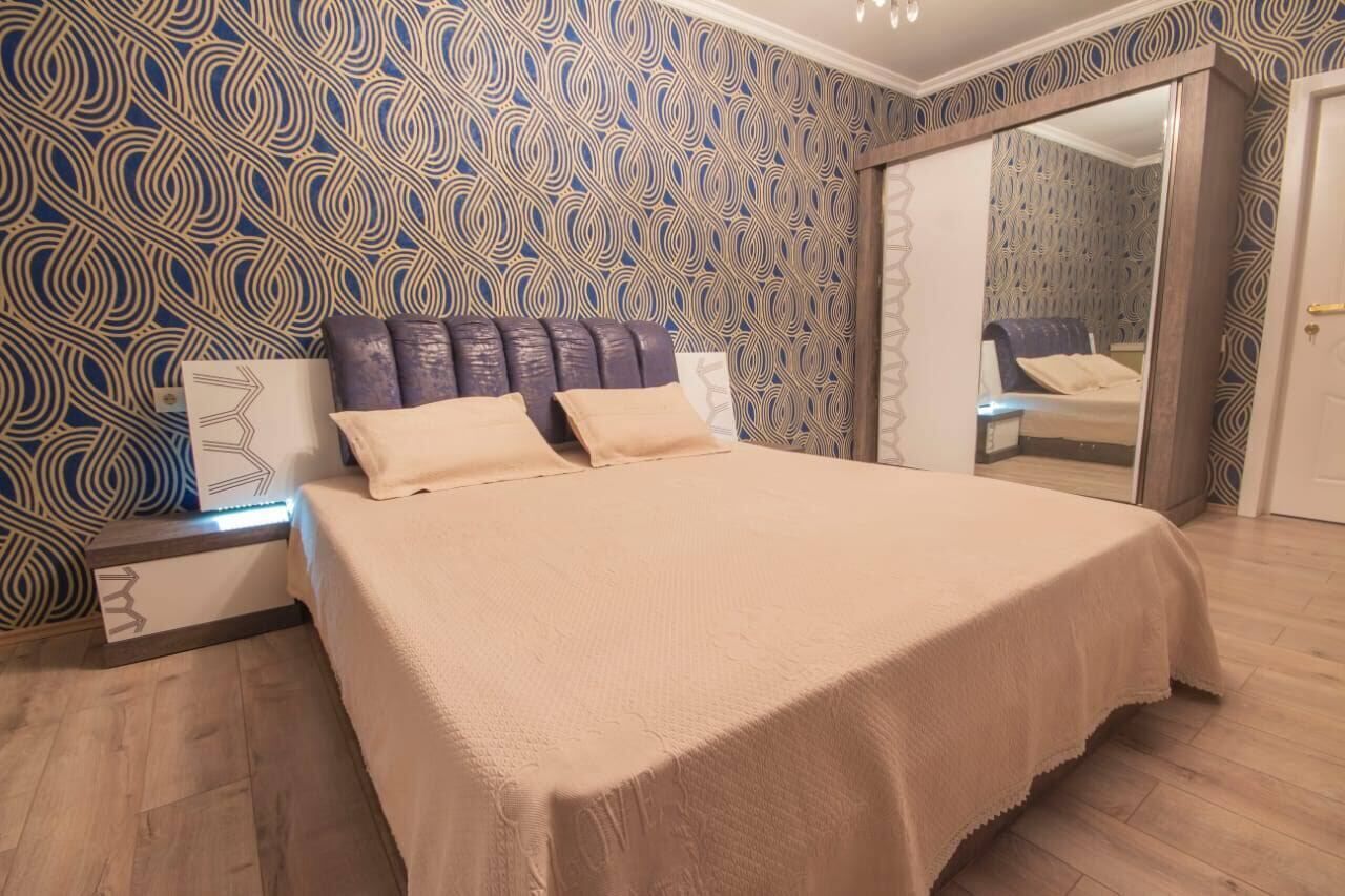 8 quartos, escrivaninha