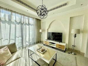 豪華單人房 (1 Bedroom) | 起居區 | 0-公分電漿電視、衛星頻道、電視